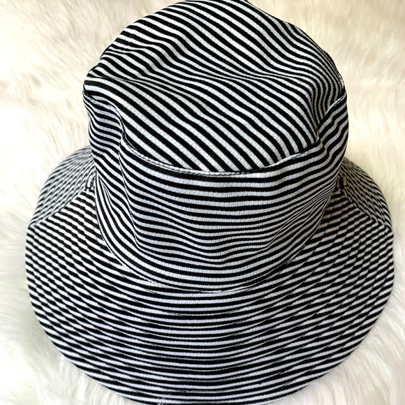 New Sun Hat - Picture 3 of 3